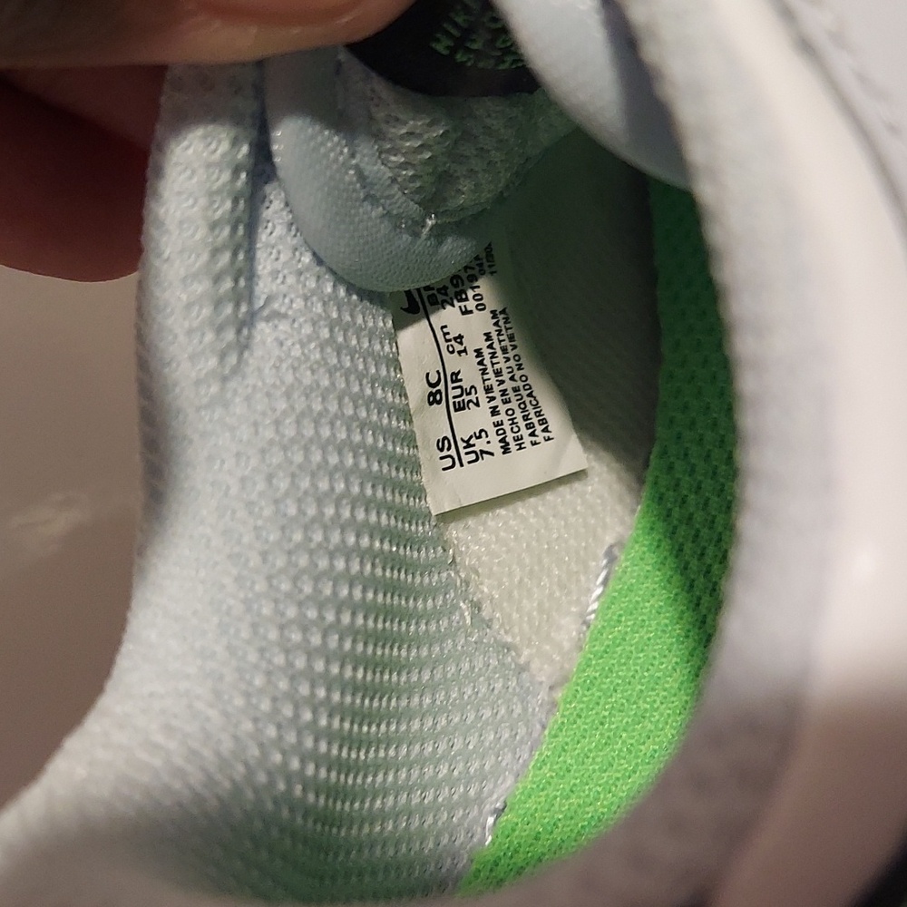 Shoes - Picture 4 of 5